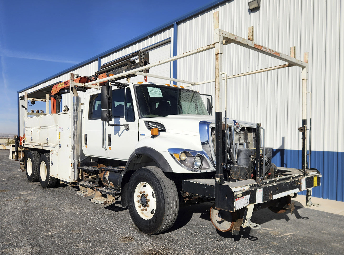 International Truck with Crane 7500 SBA 6X4