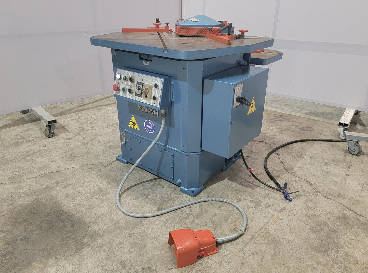 Amada CSW-220 Corner and Edge Notcher