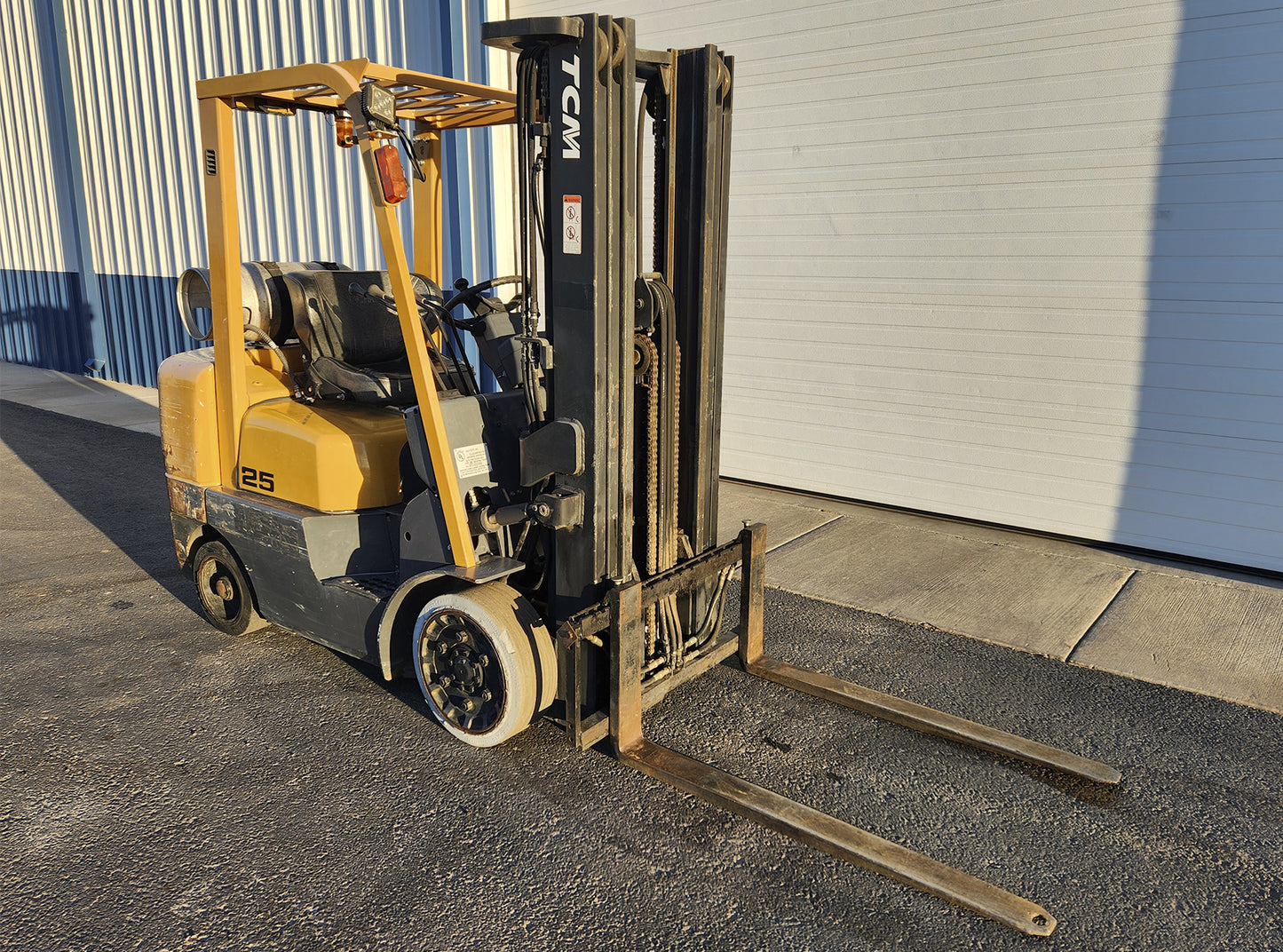 TCM FCG25-3L Forklift 5,000lbs
