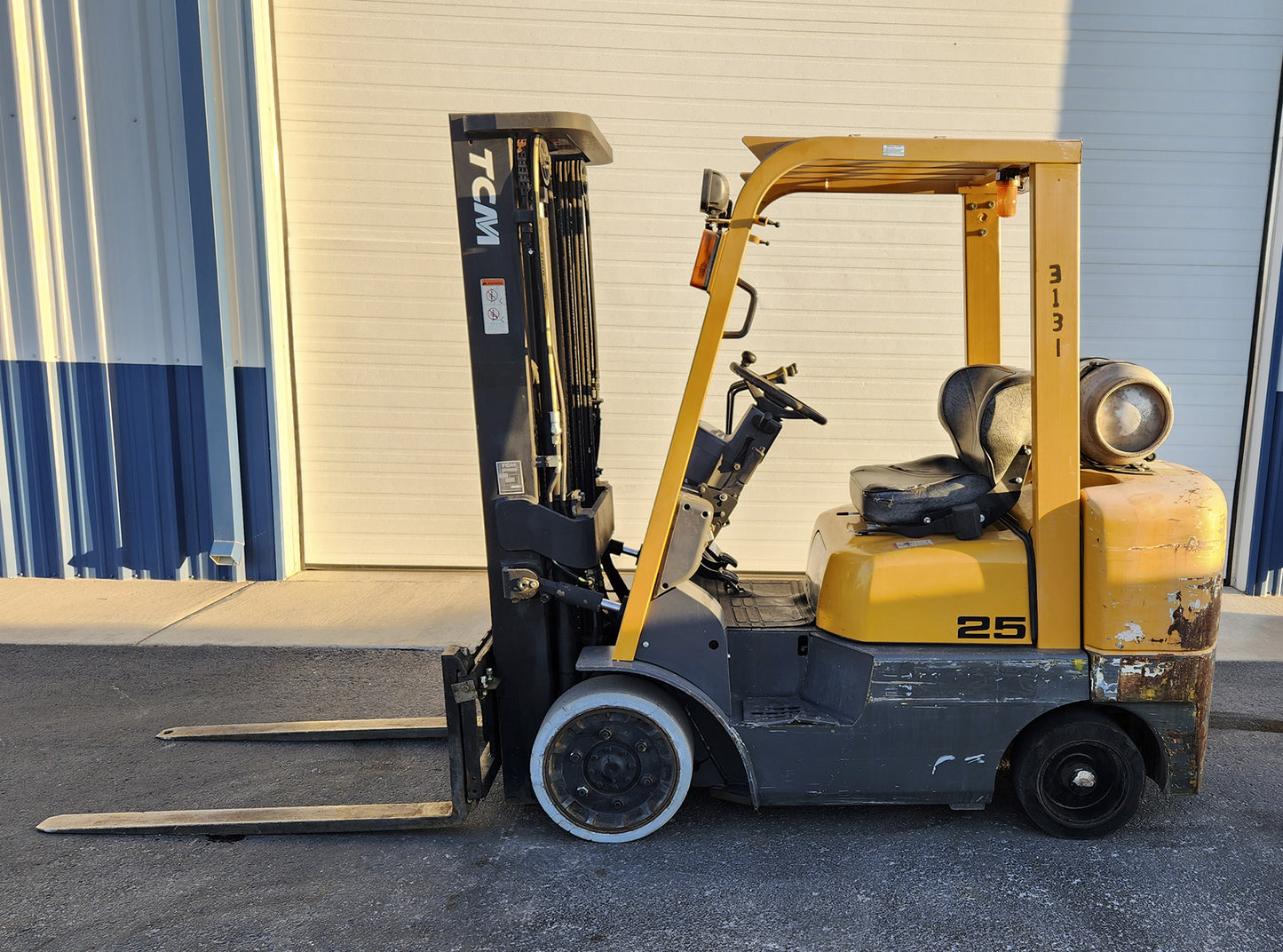TCM FCG25-3L Forklift 5,000lbs