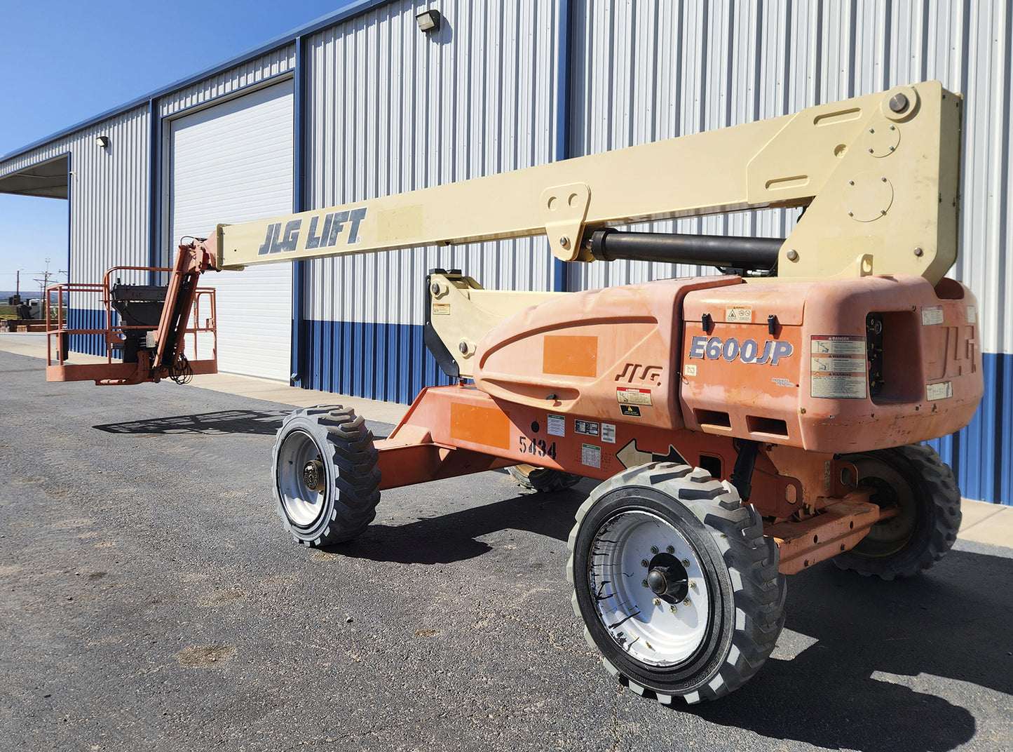 JLG E600JP Man Lift 500lbs