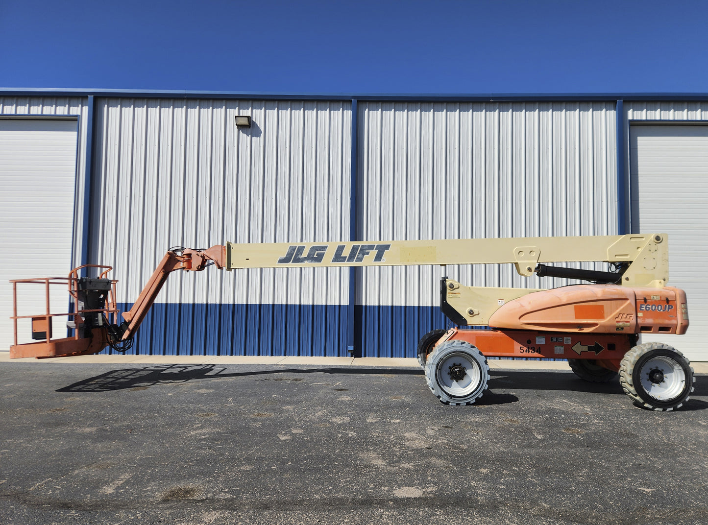 JLG E600JP Man Lift 500lbs