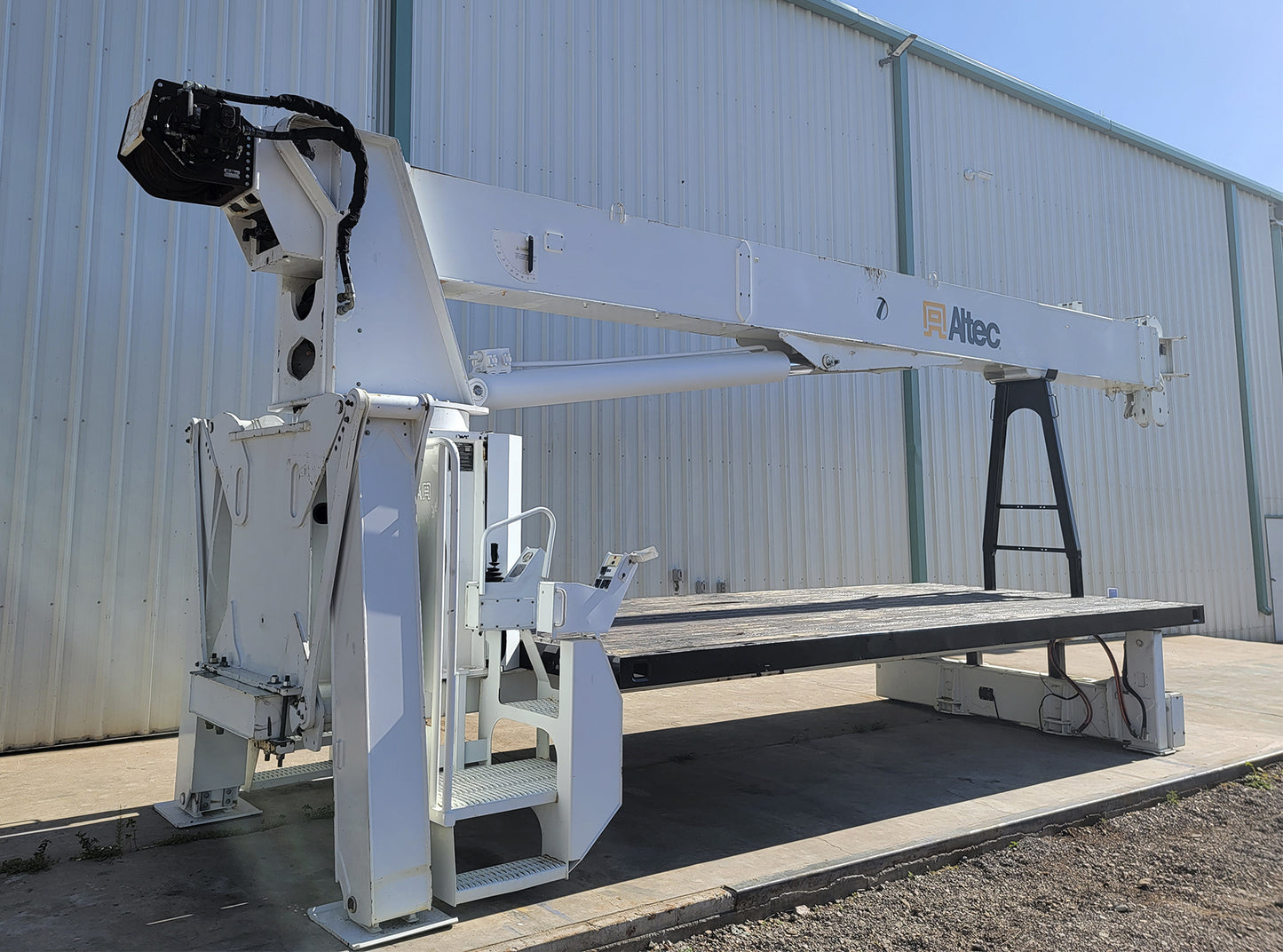 Altec AC-26-103B Crane