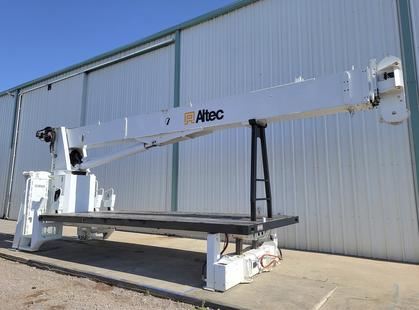Altec AC-26-103B Crane
