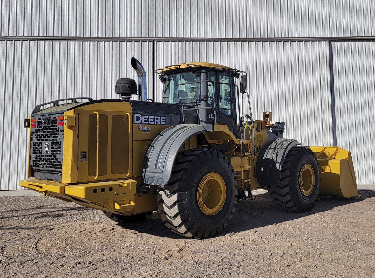 John Deere 824K Front Loader
