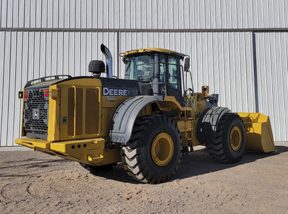 John Deere 824K Front Loader