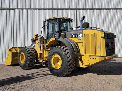 John Deere 824K Front Loader