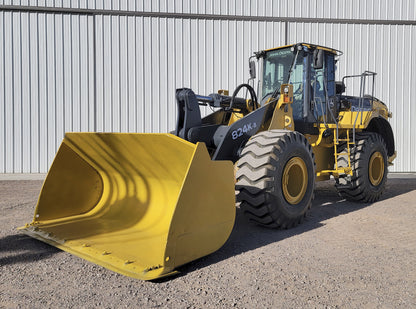 John Deere 824K Front Loader