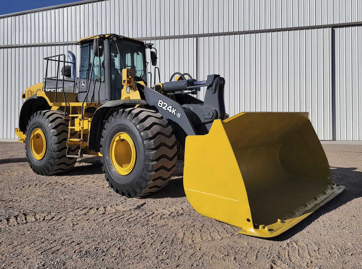 John Deere 824K Front Loader