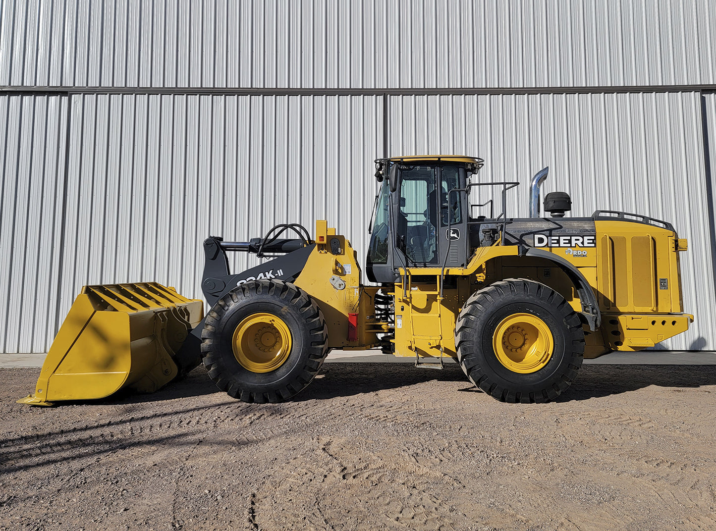 John Deere 824K Front Loader