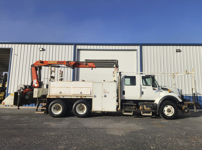 International Truck with Crane 7500 SBA 6X4