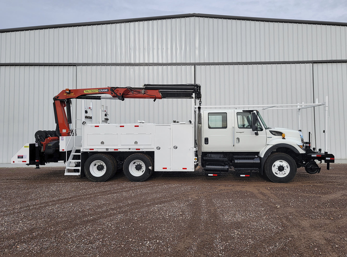 International 7500 SBA 6X4 Truck with Palfinger Crane