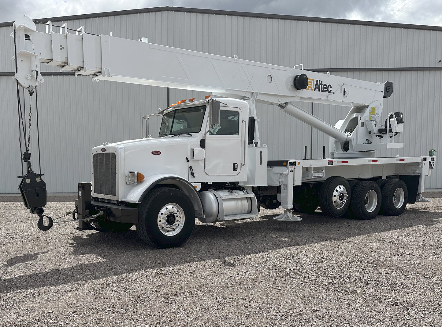 Peterbilt 365 Truck with Altec AC38-127S Crane
