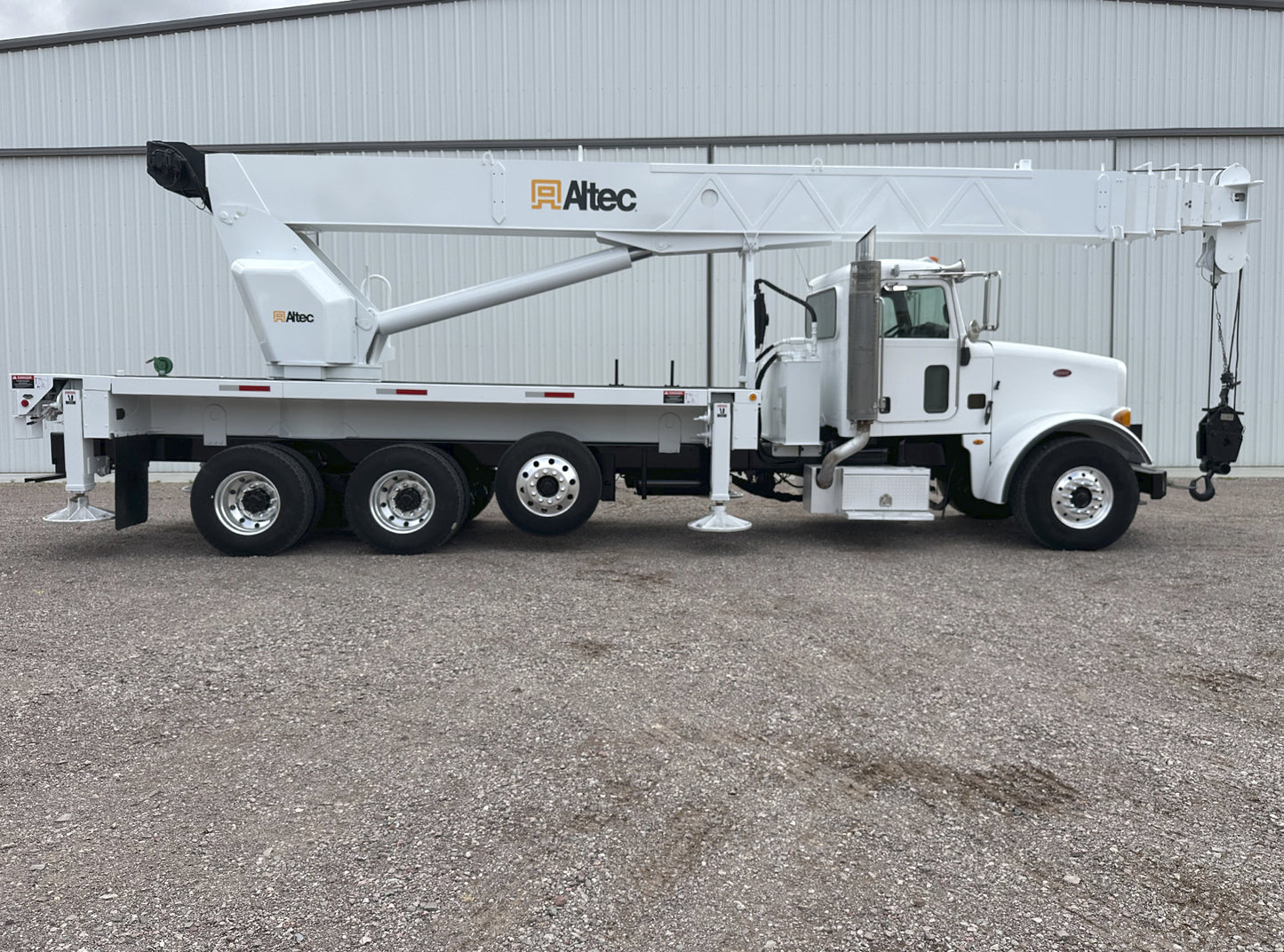 Peterbilt 365 Truck with Altec AC38-127S Crane