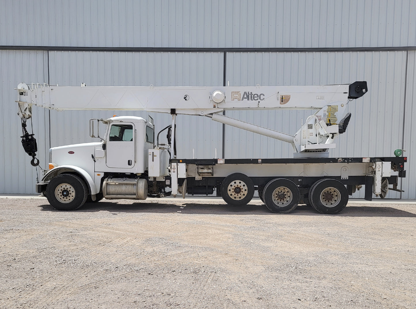 Peterbilt 365 Truck with Altec AC38-127S Crane
