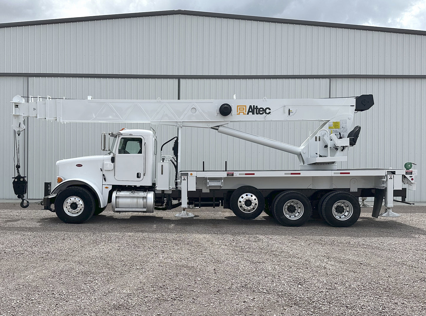 Peterbilt 365 Truck with Altec AC38-127S Crane