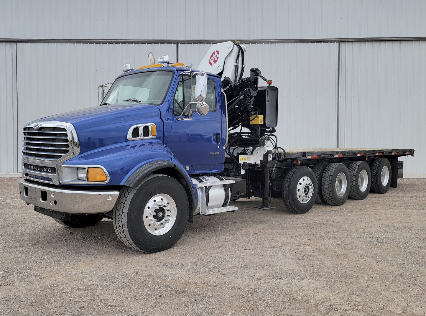 Sterling LT9500 Truck with Autogru PM 32026LC Crane