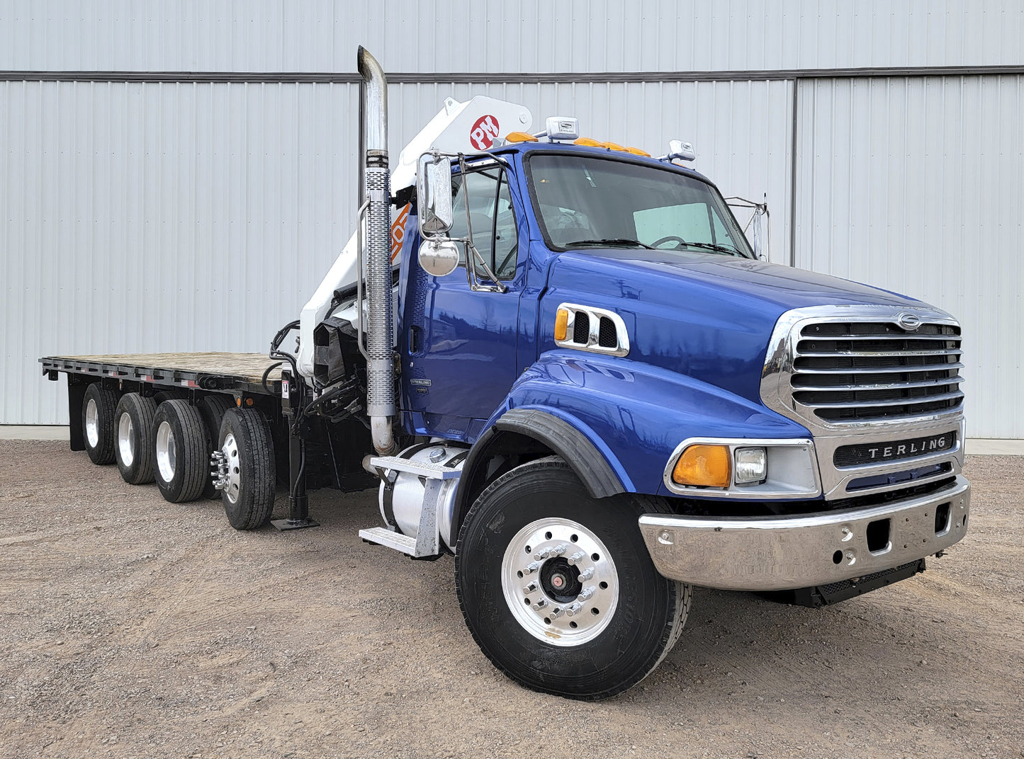 Sterling LT9500 Truck with Autogru PM 32026LC Crane