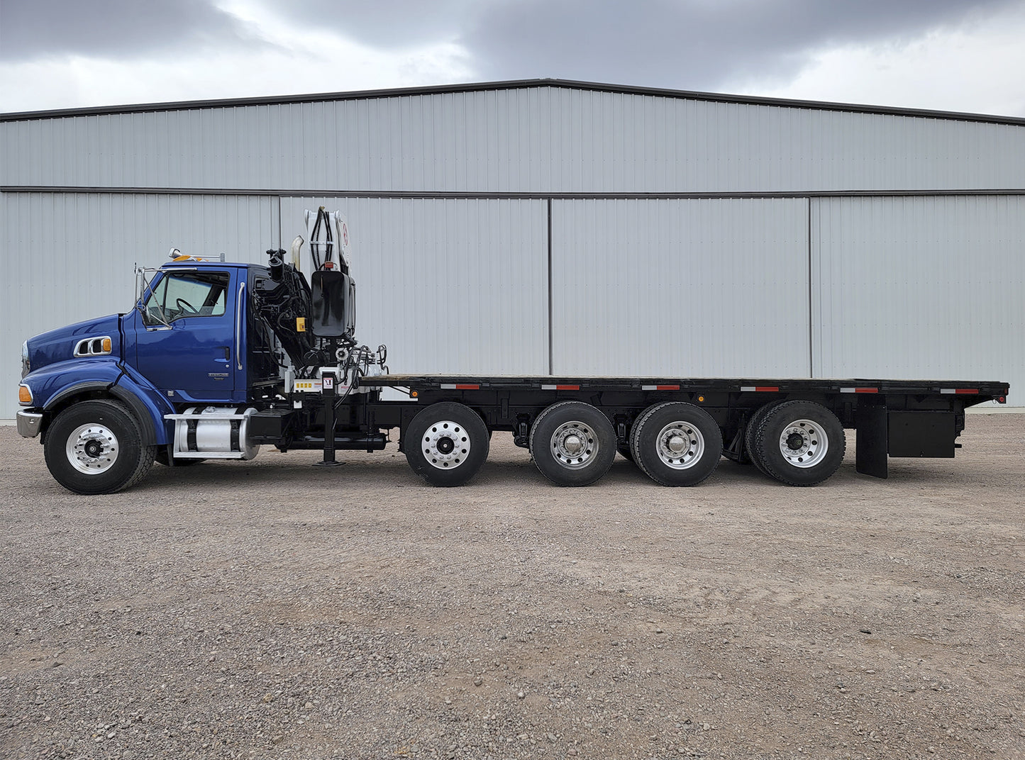 Sterling LT9500 Truck with Autogru PM 32026LC Crane