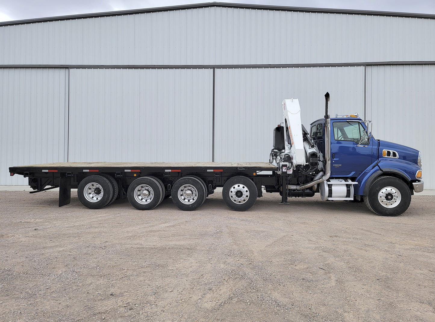 Sterling LT9500 Truck with Autogru PM 32026LC Crane