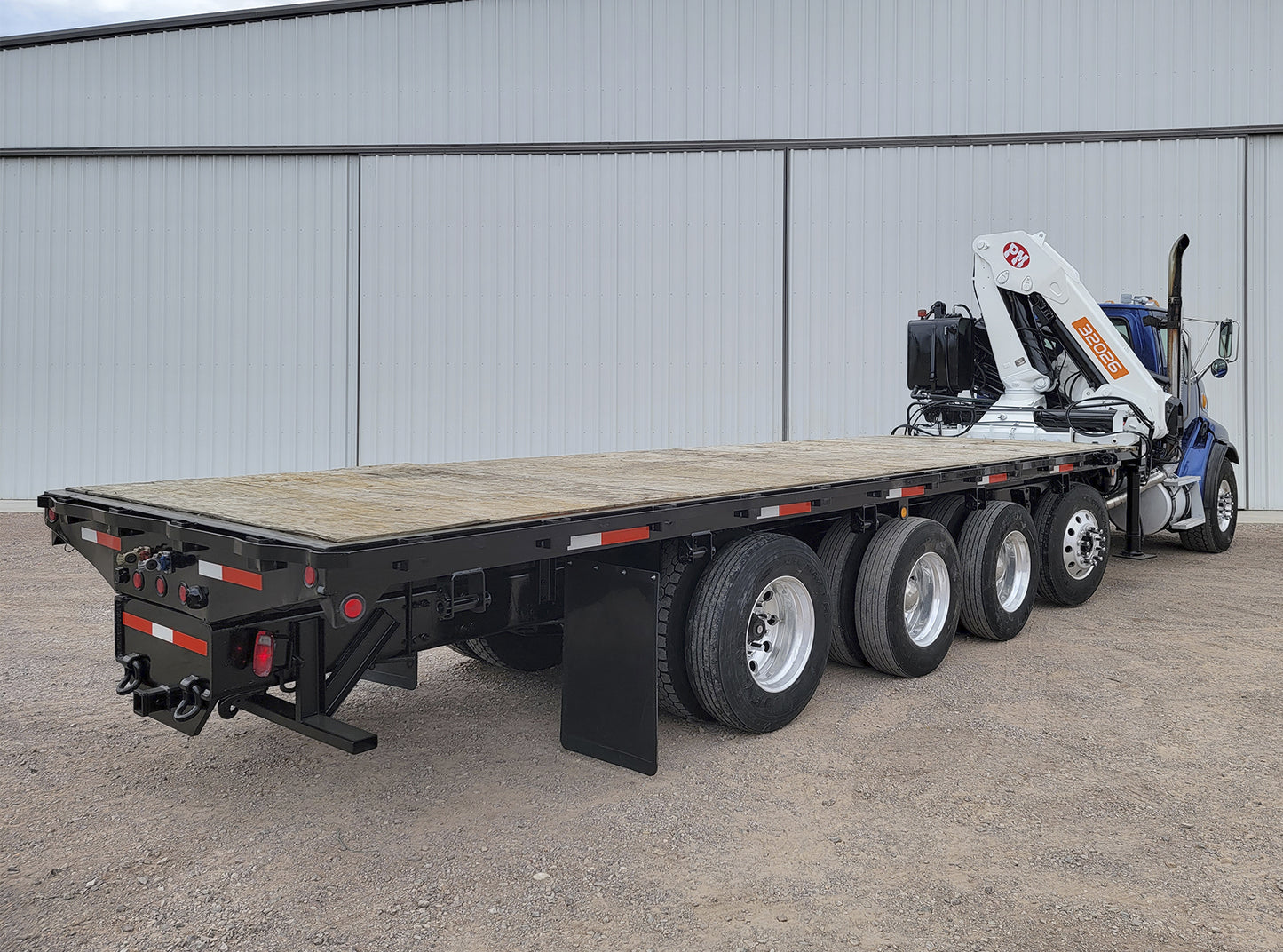 Sterling LT9500 Truck with Autogru PM 32026LC Crane