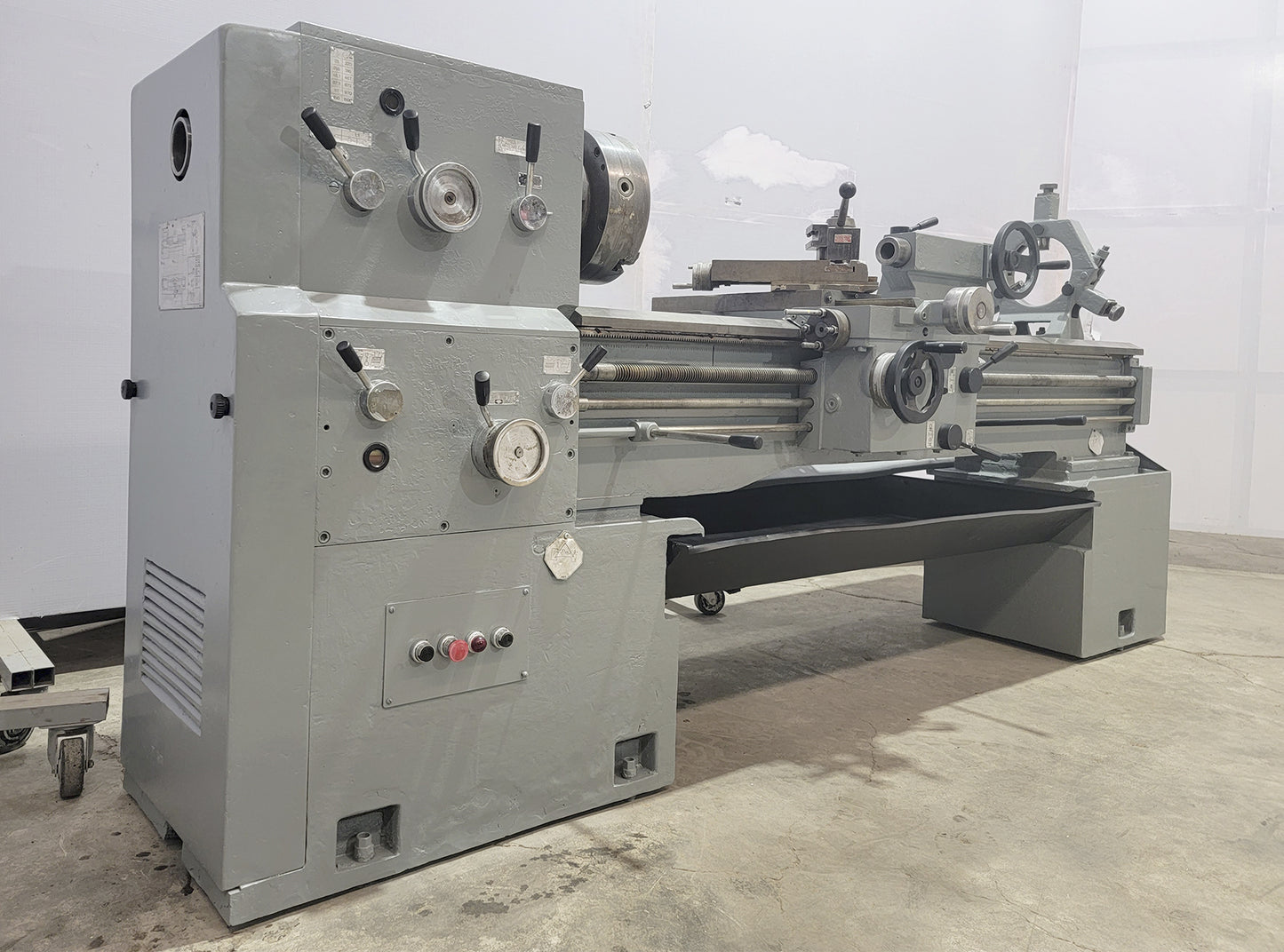 American Machine Tool AT-1460-G-TW Lathe