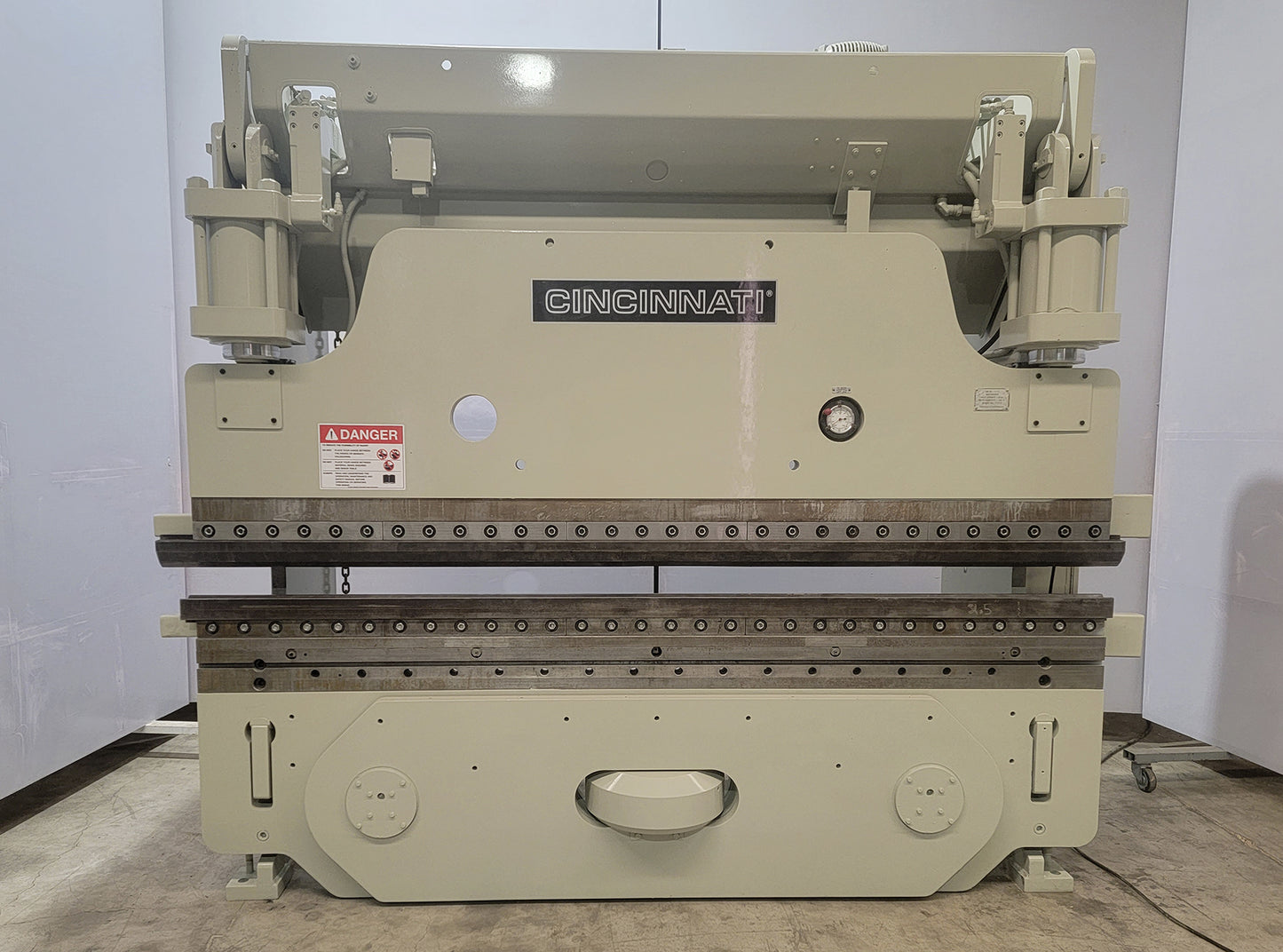 Cincinnati Press Brake 135ton