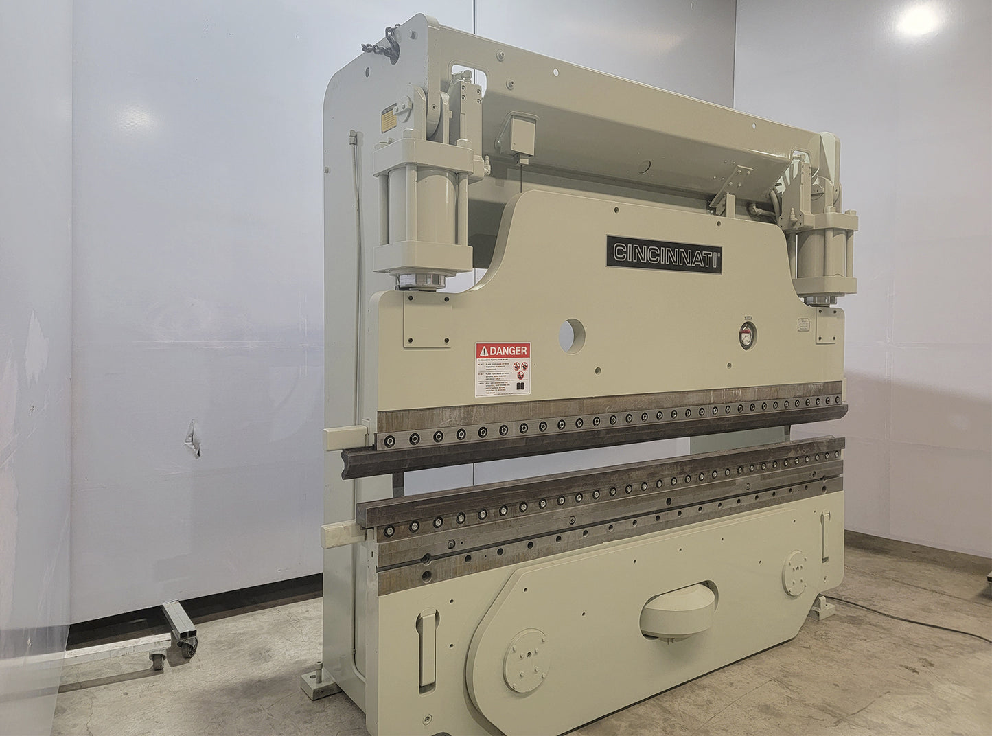 Cincinnati Press Brake 135ton