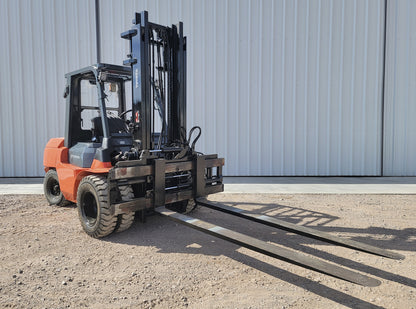 Toyota 7FDKU40 Forklift 9,000lbs