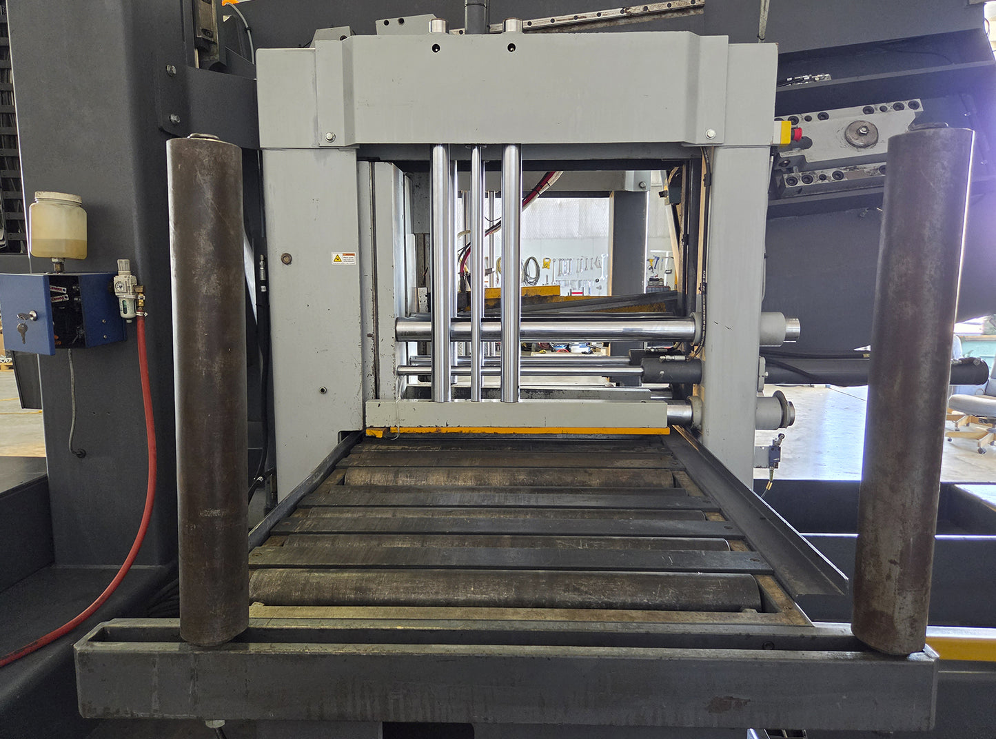 HydMech H-28A Band Saw 28" x 28"