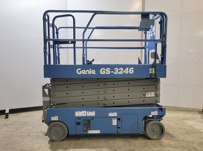 Genie GS-3246 Man Lift 700lbs