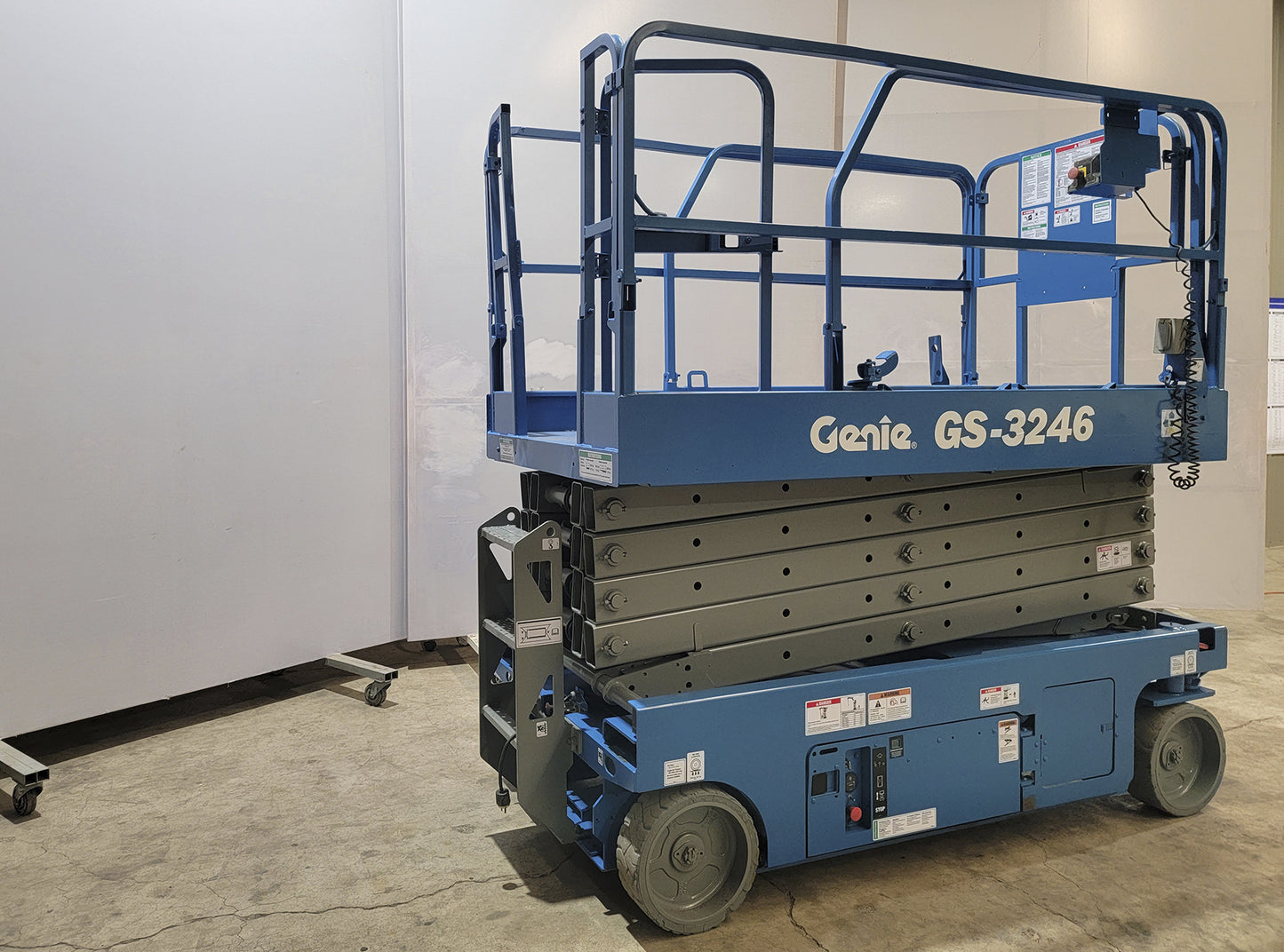 Genie GS-3246 Man Lift 700lbs