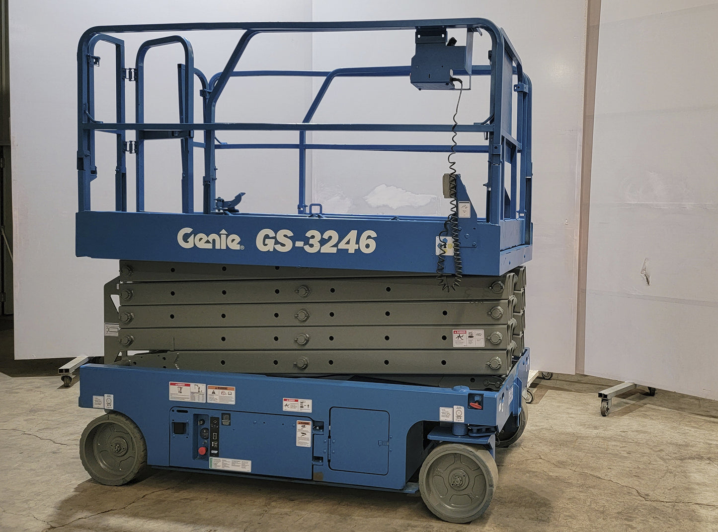 Genie GS-3246 Man Lift 700lbs