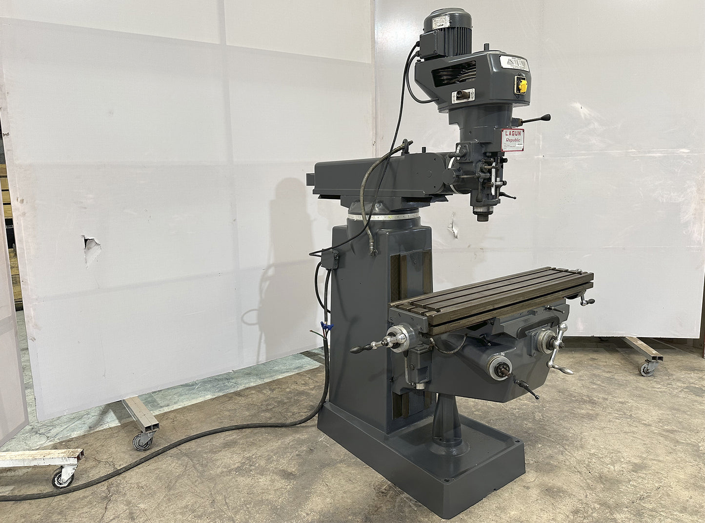 Lagun FTV-1 Milling Machine 9" x 42"  Spindle: R8